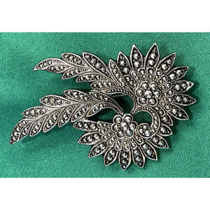 Vintage Silver Tone Marcasite Flower Floral Swirl Brooch Pin Costume Jewelry
